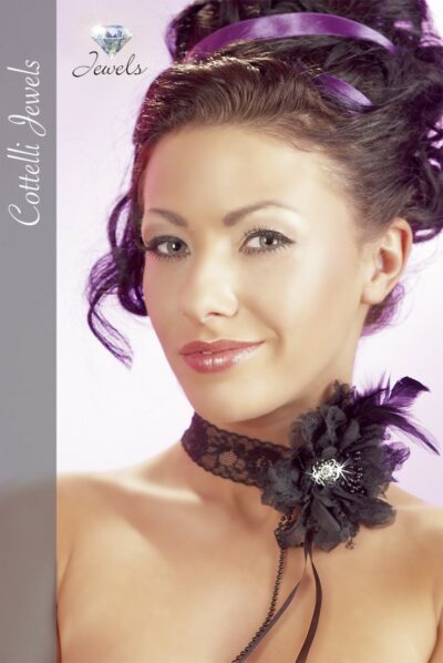 COLLANA IN PIZZO CON RICAMO FLOREALE E PERLINE